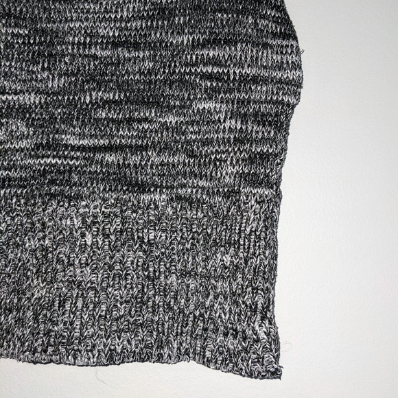 Cropped Knit Top - Picture 3 of 3
